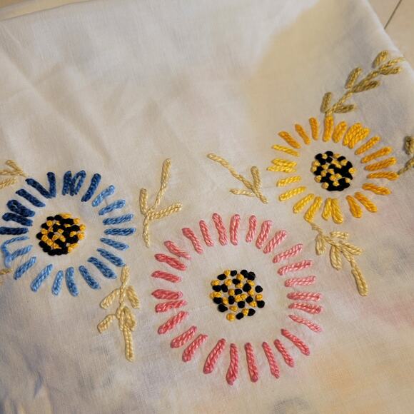 Vintage Handmade Bedspread Embroidered Flowers 72x80 Fringe Edges Floral Retro - Picture 4 of 14